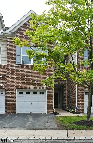 1st image of 47 Taft Ln