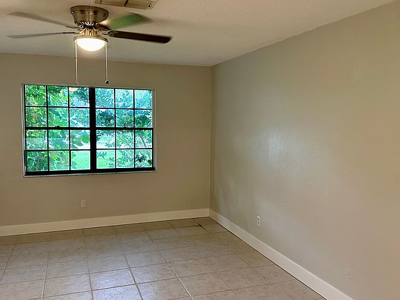 2nd image of 907 Royal Oak Ct