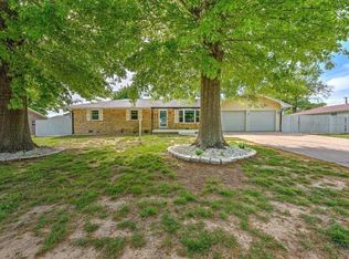 1902 S 16th St, Rogers, AR 72758