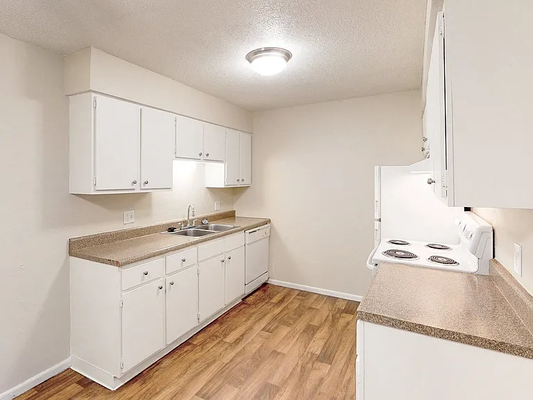 Skyline Apartments — Photo 26
