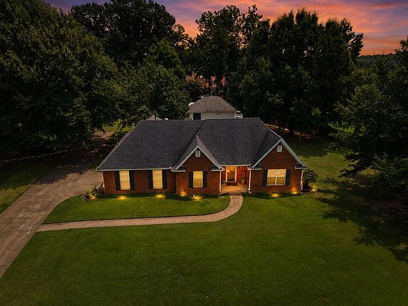 4th image of 105 Countrywood Ln S