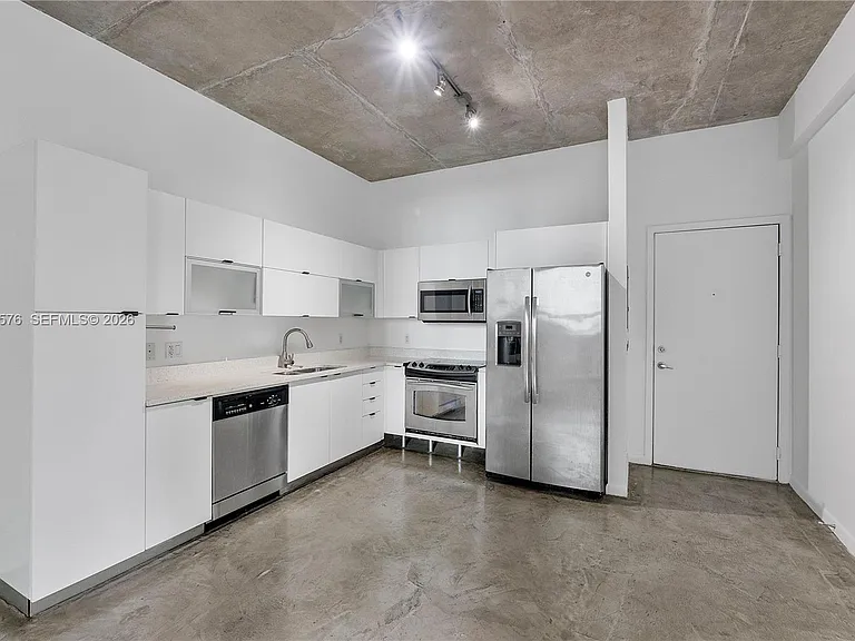 234 NE 3rd St #1404 — Photo 5