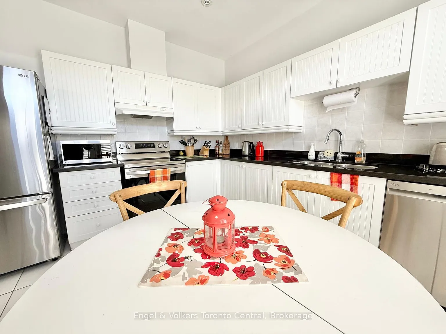2 bed, $3,188 — Photo 3