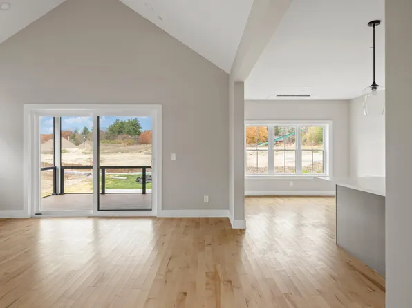 127 Owl's Nest Road, Portland, ME 04102