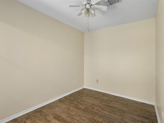 5th image of 329 Dawn Hill Dr