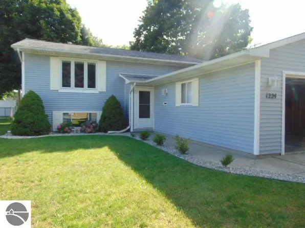 1224 South Dr, Mount Pleasant, MI 48858