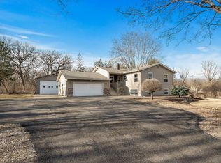 2072 Eaglewood Ln, Shakopee, MN 55379