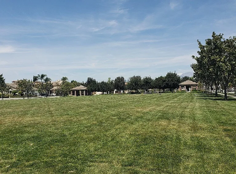 16020 Huntington Garden Ave — Photo 29