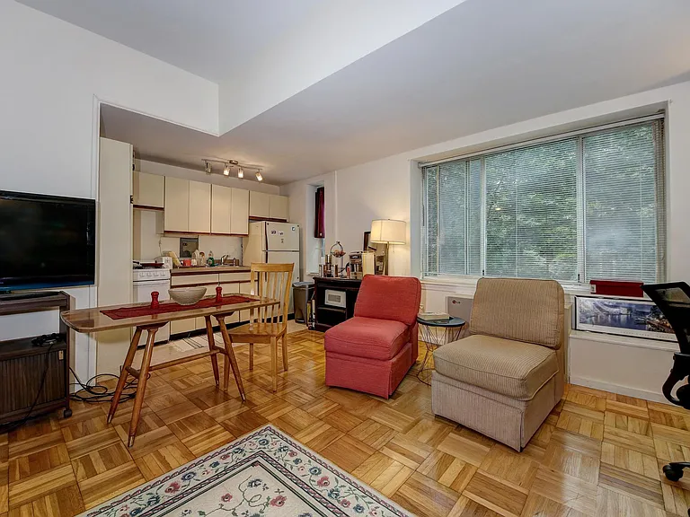 4100 W St NW #104 — Photo 3