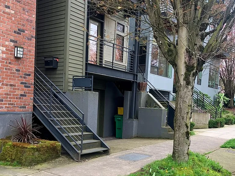 2644 NW Thurman St — Photo 2
