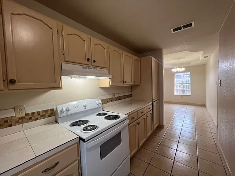 408 Badajoz Ln — Photo 8
