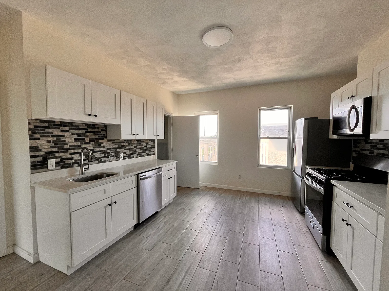 508 Broadway — Photo 2