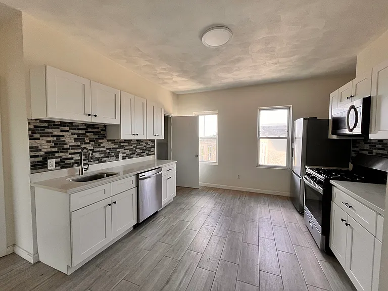 508 Broadway #1 — Photo 2