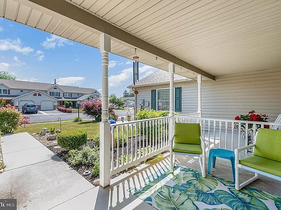 4th image of 35 Westwood Ct