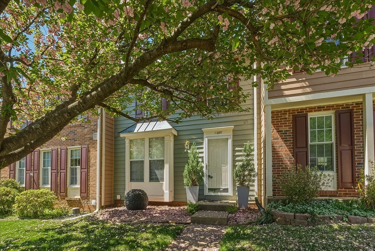Building Photo - 1490 Autumn Ridge Cir