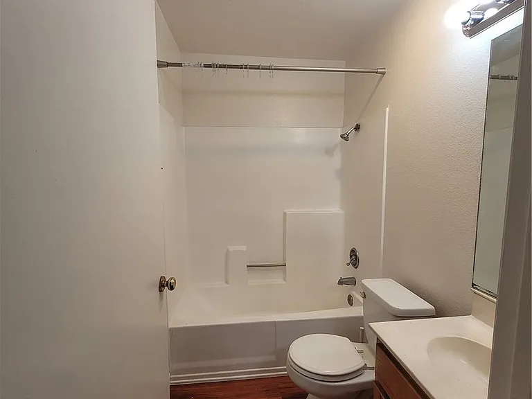 11041 La Maida St #8 — Photo 11