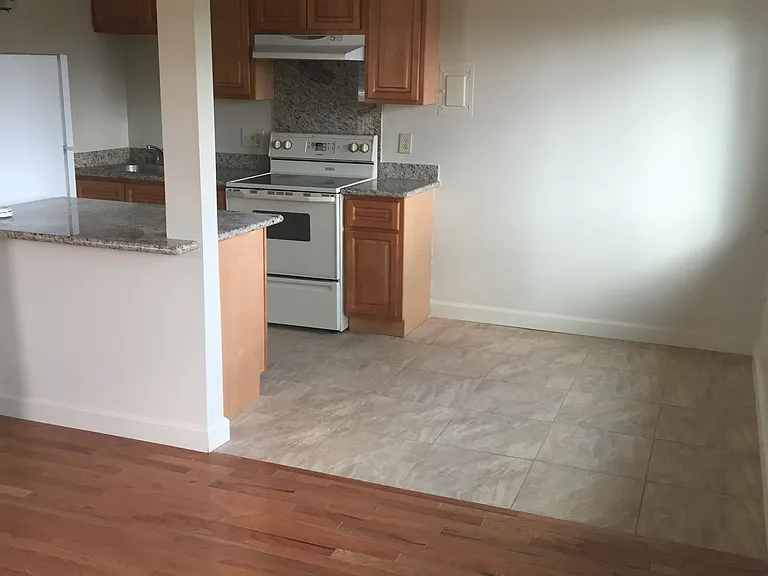 1125 Roewill Dr #5 — Photo 2