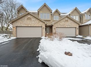 560 Silver Aspen Cir, Crystal Lake, IL 60014