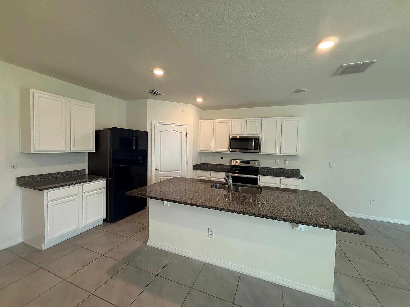 Beautiful 5 Bedroom, 3 Bath Single Family Home In Westridge Park In Zellwood — Photo 4