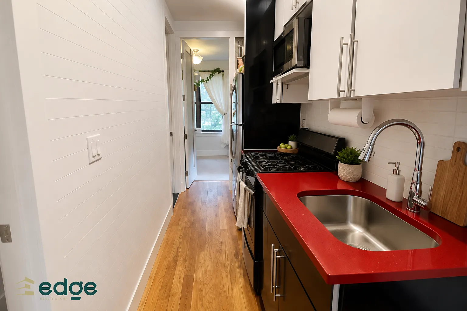 896 Gates Avenue — Photo 2