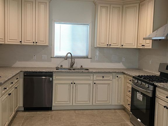 2nd image of 738 E Kingsley Ave