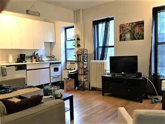 Rented by Dynamik Realty | media 8