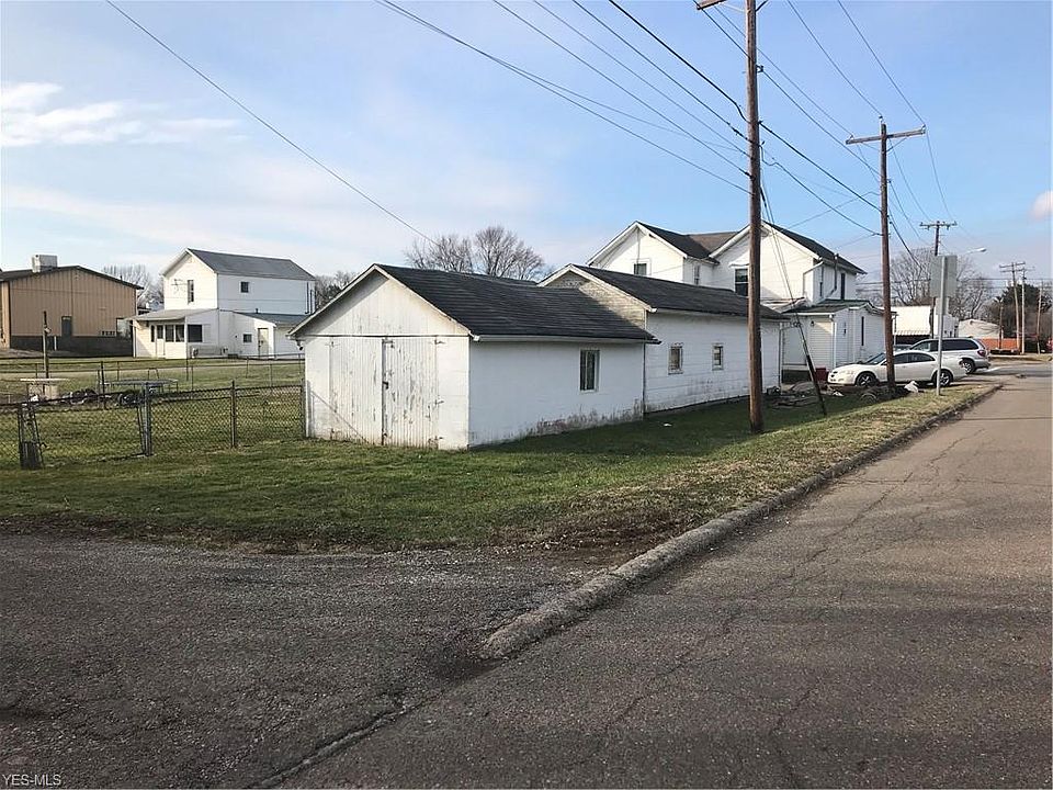 2nd image of 412 Main St