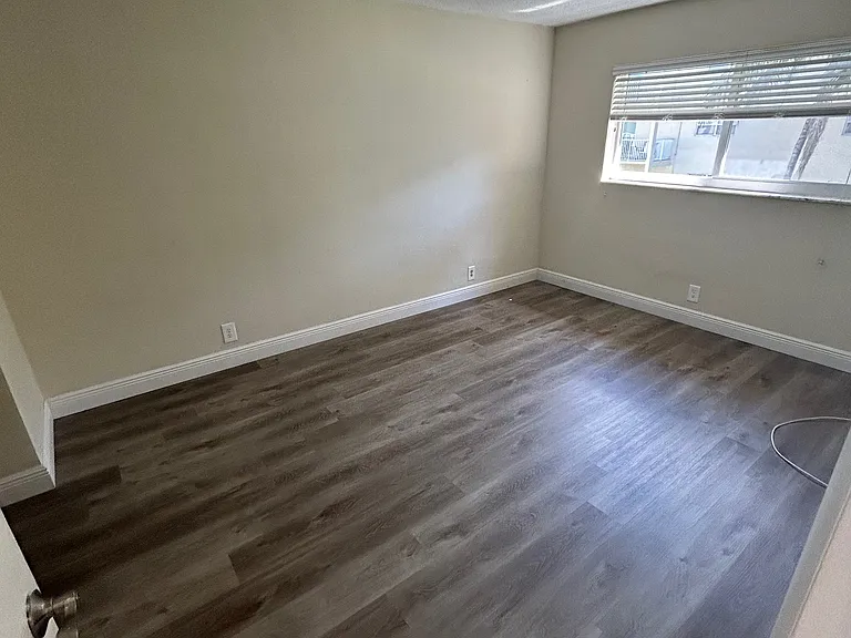 Lush Apartments — Photo 32