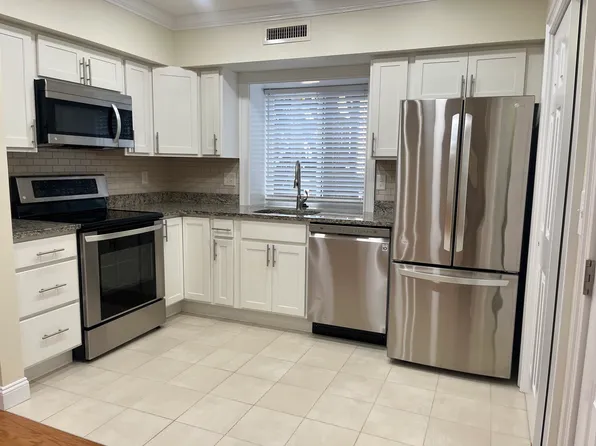 306 Meridian St APT 03, Boston, MA 02128