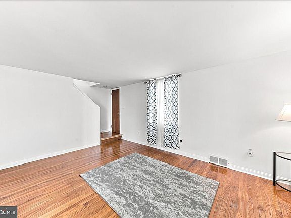 4th image of 321 Jansen Ave