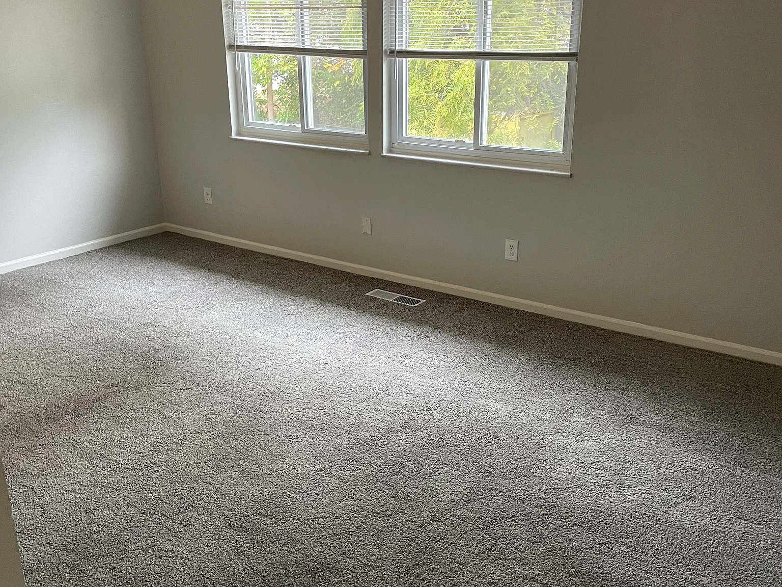 2 bed, 900 sqft, $950 — Photo 1