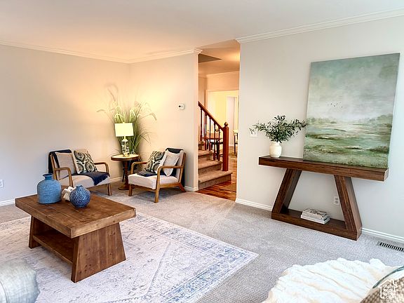 5th image of 910 E Woodland Hills Cir