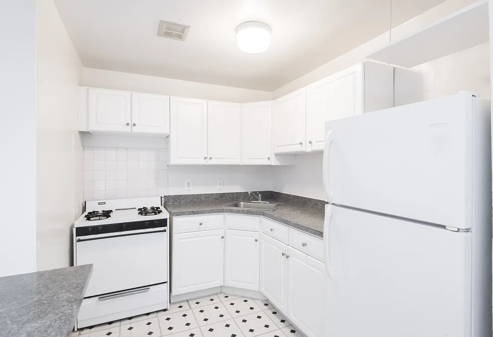 Midtown Apartments — Photo 2