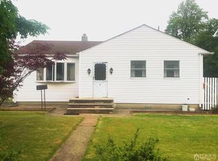 1 Albert Dr, Parlin, NJ 08859