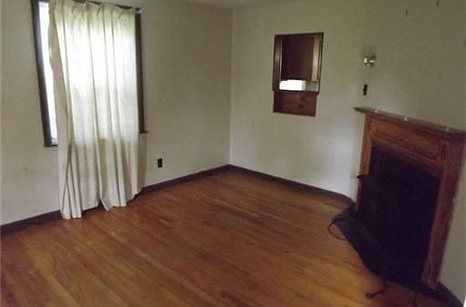 4th image of 520 Meadow View Ave