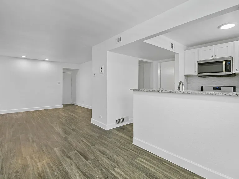 The Westfort at Broadway — Photo 13