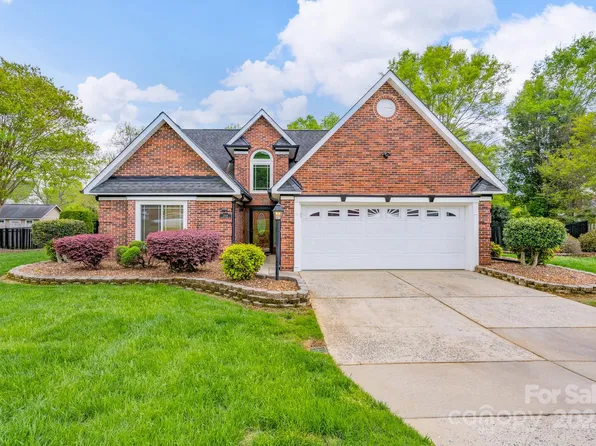 2104 Planters Knoll Dr, Monroe, NC 28110