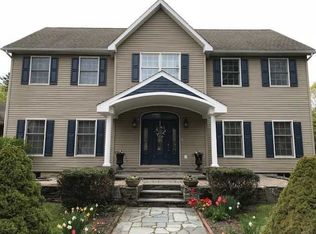 10 Stortini Dr, Rhinebeck, NY 12572