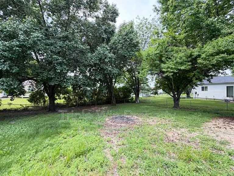 753 Watersedge Dr — Photo 36