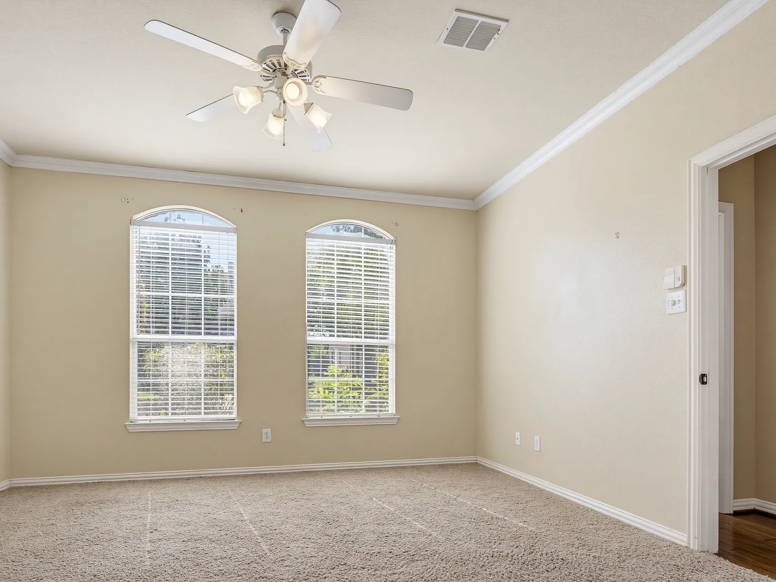 4 bed, 2173 sqft, $2,900 — Photo 4