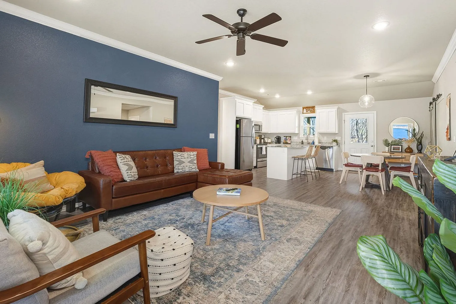 3 bed, 2.0 bath, 1625 sqft, $3,013 — Photo 2