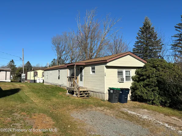 28 Mountain Laurel Vlg, Moscow, PA 18444