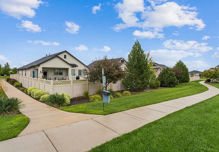 11691 W Quintale Dr — Photo 35