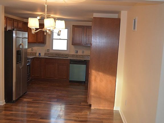 3rd image of 141 Kelvin Dr