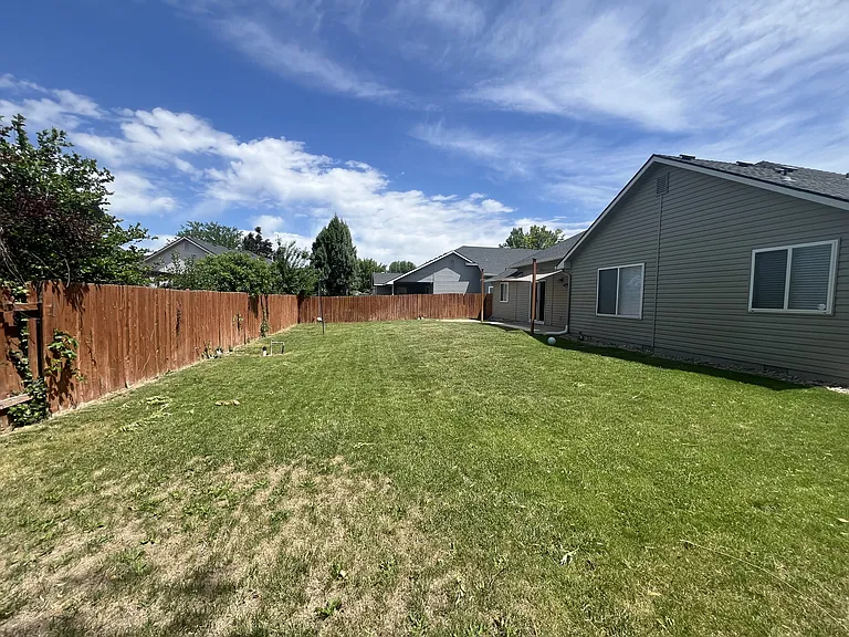 1820 W Camelot Dr — Photo 24