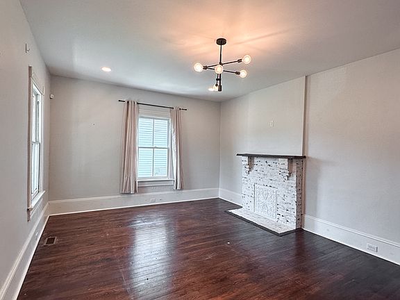 3rd image of 221 E Quincy Ave