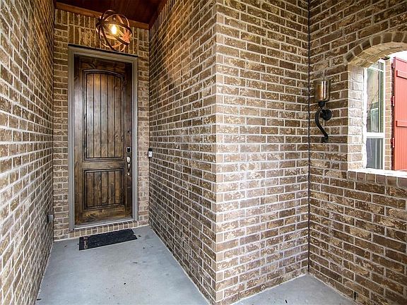 5th image of 1323 Bastrop Glen Ln