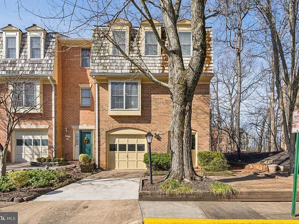 2973 Oakborough Sq, Oakton, VA 22124 Zillow