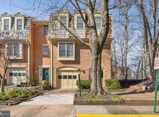 2973 Oakborough Sq, Oakton, VA 22124