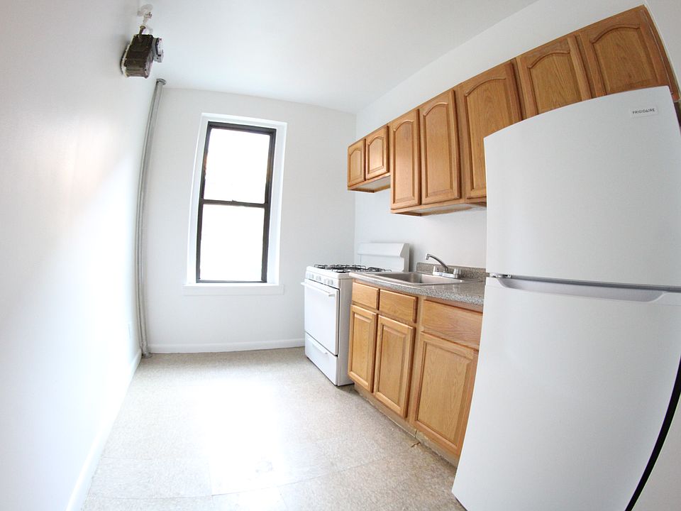 2nd image of 1250 Morris Ave #2A